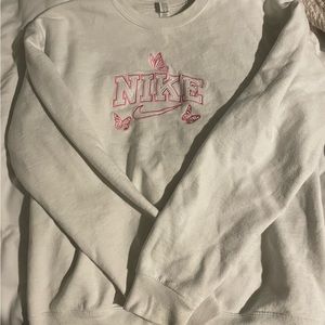 Nike embroidered crewneck| medium